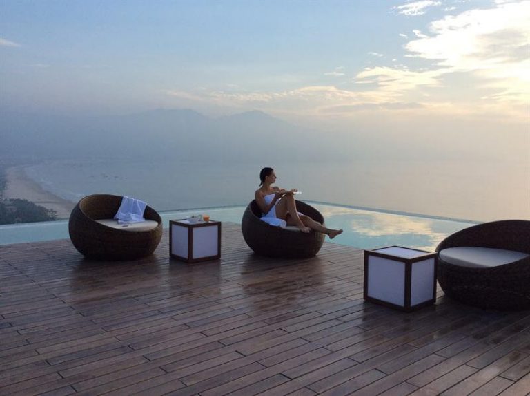 khach-san-da-nang-co-be-boi-sieu-dep